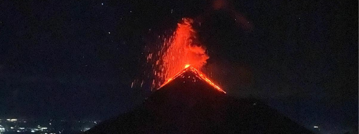 Volcan Fuego erupting - Acatenango